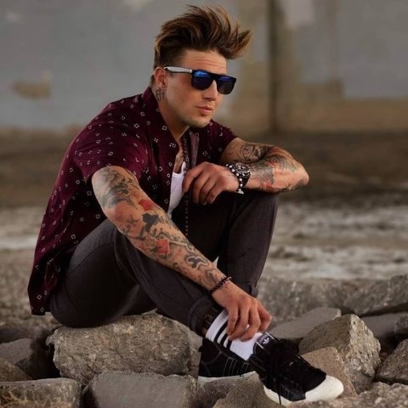 Meet your Posher, Nick - Picture 1 of 1